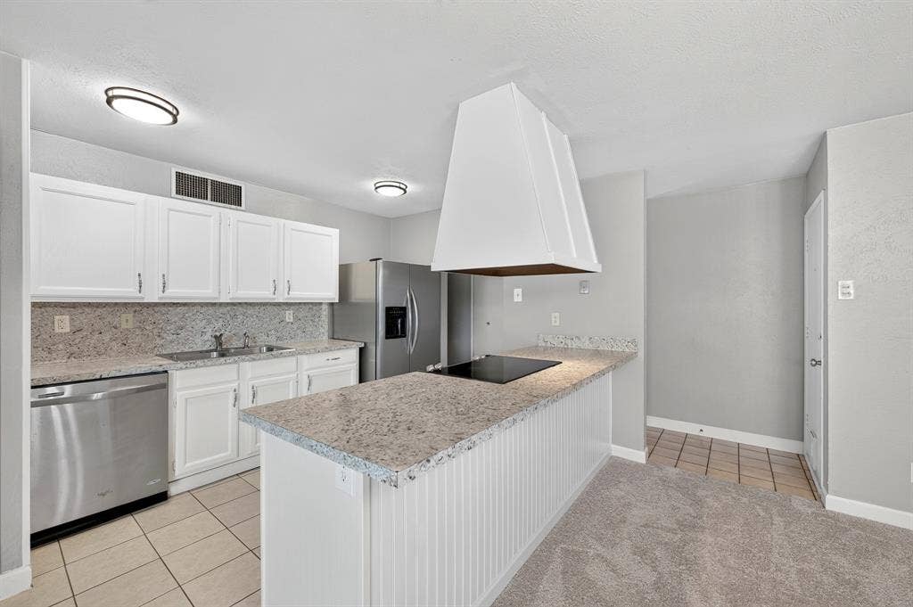 555 Hawthorne Drive, Allen, TX 75002 555 Hawthorne Drive, Allen, TX 75002