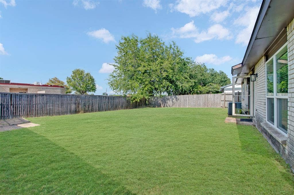 555 Hawthorne Drive, Allen, TX 75002 555 Hawthorne Drive, Allen, TX 75002