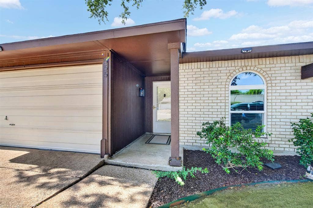 555 Hawthorne Drive, Allen, TX 75002 555 Hawthorne Drive, Allen, TX 75002