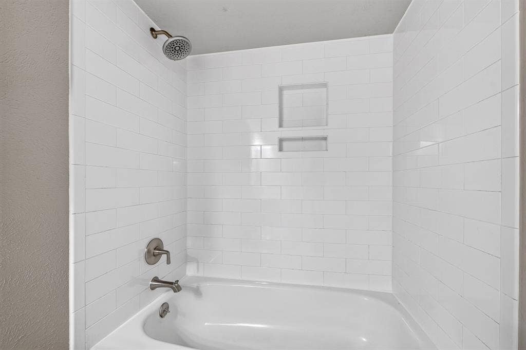 555 Hawthorne Drive, Allen, TX 75002 555 Hawthorne Drive, Allen, TX 75002