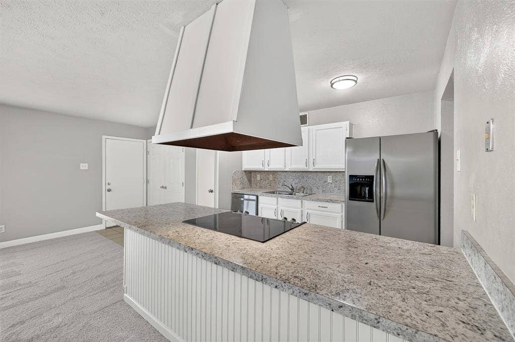 555 Hawthorne Drive, Allen, TX 75002 555 Hawthorne Drive, Allen, TX 75002
