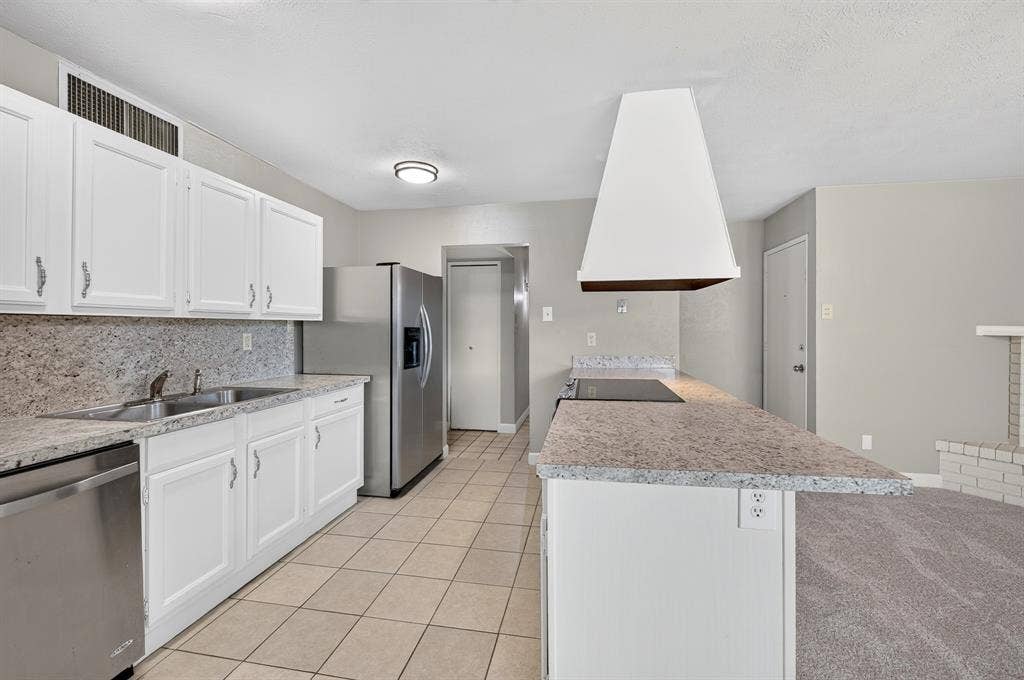 555 Hawthorne Drive, Allen, TX 75002 555 Hawthorne Drive, Allen, TX 75002