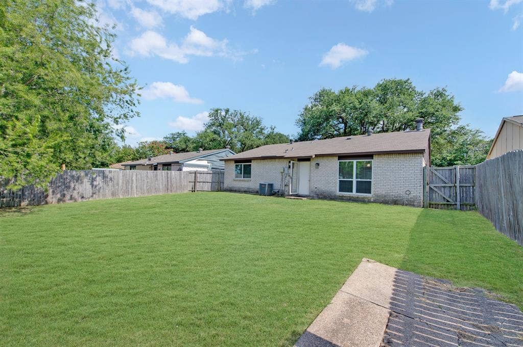 555 Hawthorne Drive, Allen, TX 75002 555 Hawthorne Drive, Allen, TX 75002