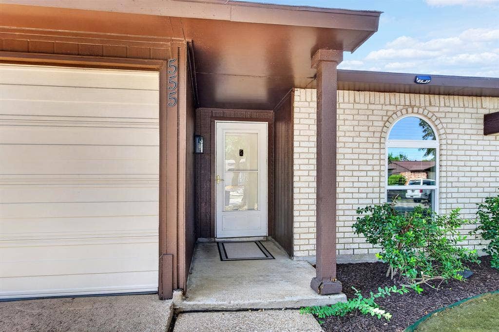 555 Hawthorne Drive, Allen, TX 75002 555 Hawthorne Drive, Allen, TX 75002