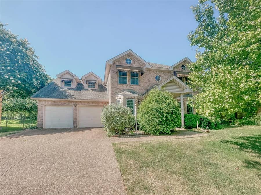 Property photo for 1312 Rio Grande Drive, Benbrook, TX