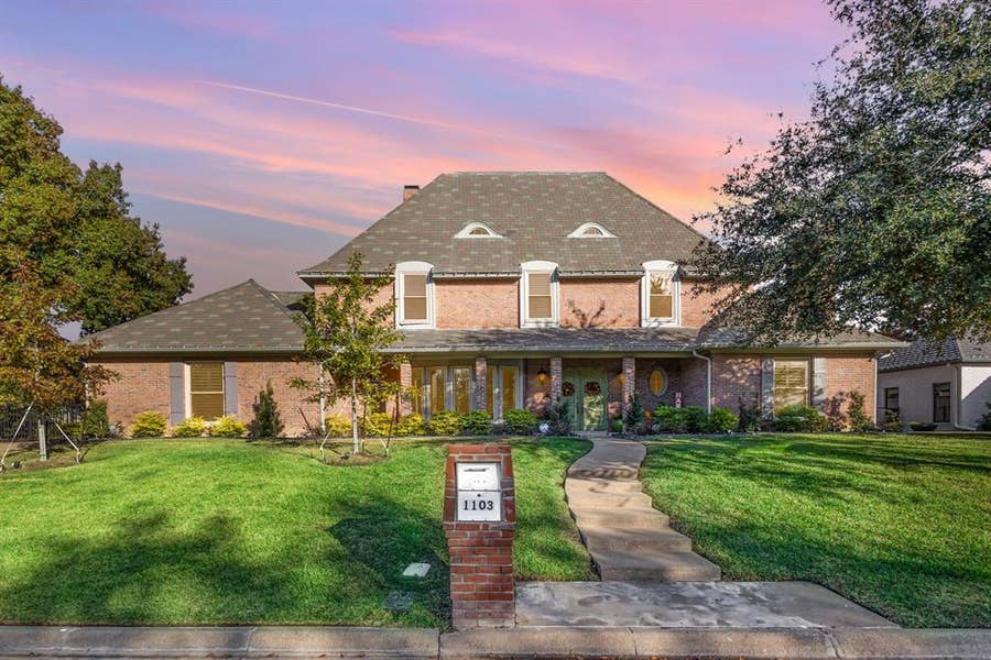 Property photo for 1103 Findlay Drive, Arlington, TX