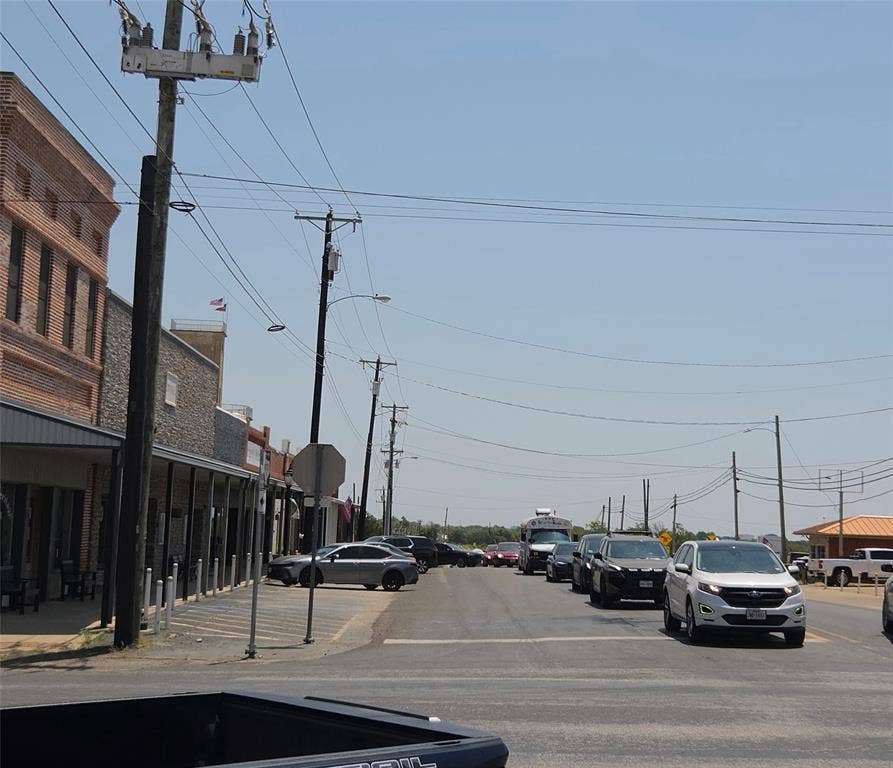 122 W Mccart Street, Krum, TX 76249 Retail Strip Center - View from the Street.