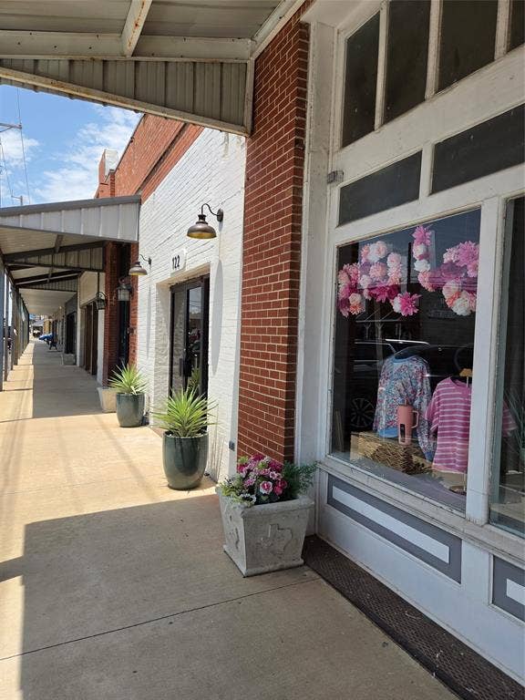 122 W Mccart Street, Krum, TX 76249 Nearby retail space.
