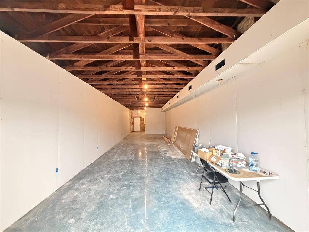 122 W Mccart Street, Krum, TX 76249 Exposed wood rafters.