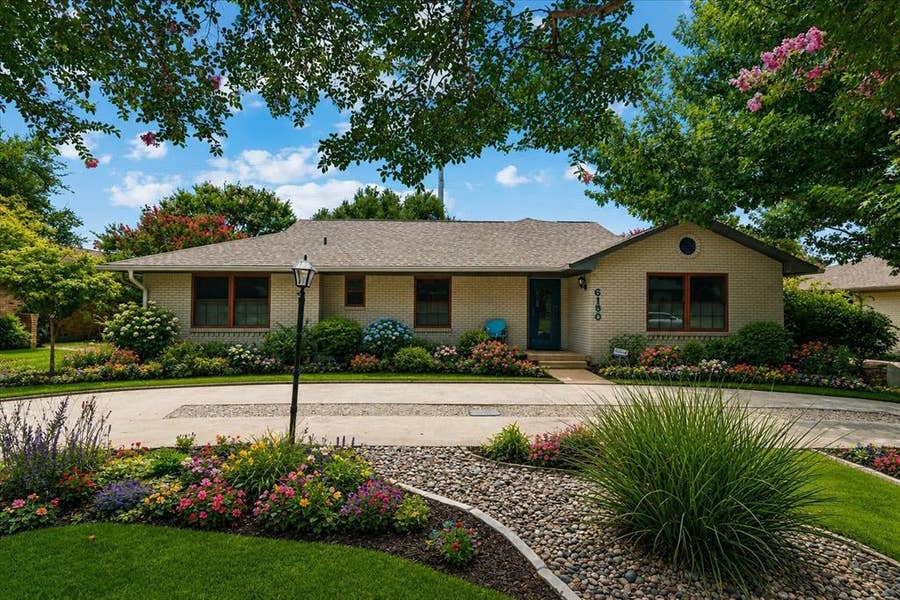 Property photo for 6150 Berwyn Lane, Dallas, TX
