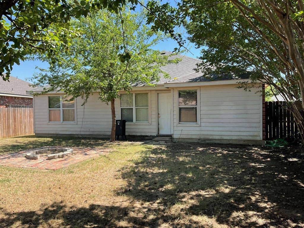 1001 Stockton Drive, Burleson, TX 76028 1001 Stockton Drive, Burleson, TX 76028