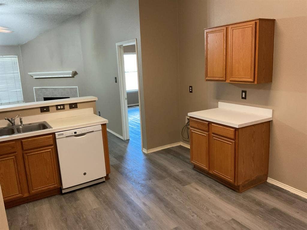 1001 Stockton Drive, Burleson, TX 76028 1001 Stockton Drive, Burleson, TX 76028