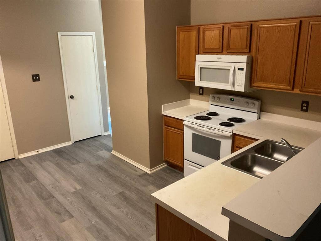 1001 Stockton Drive, Burleson, TX 76028 1001 Stockton Drive, Burleson, TX 76028