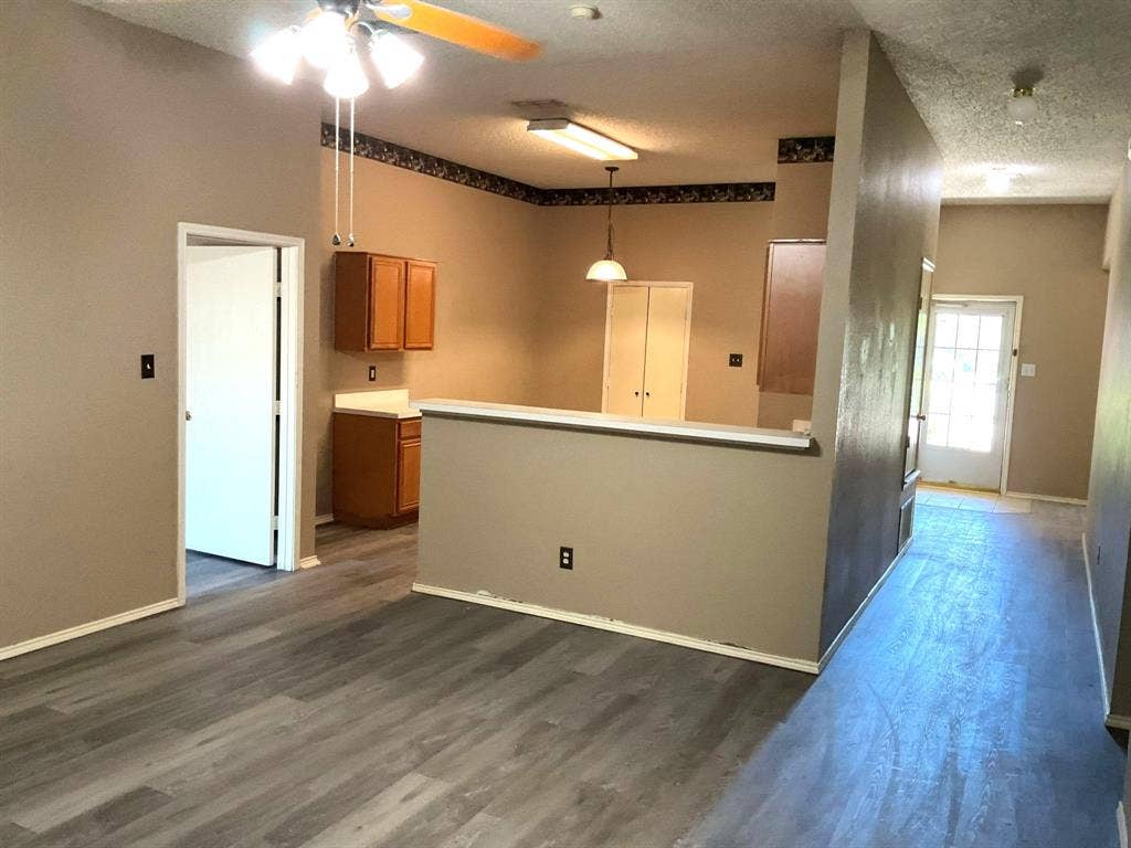 1001 Stockton Drive, Burleson, TX 76028 1001 Stockton Drive, Burleson, TX 76028