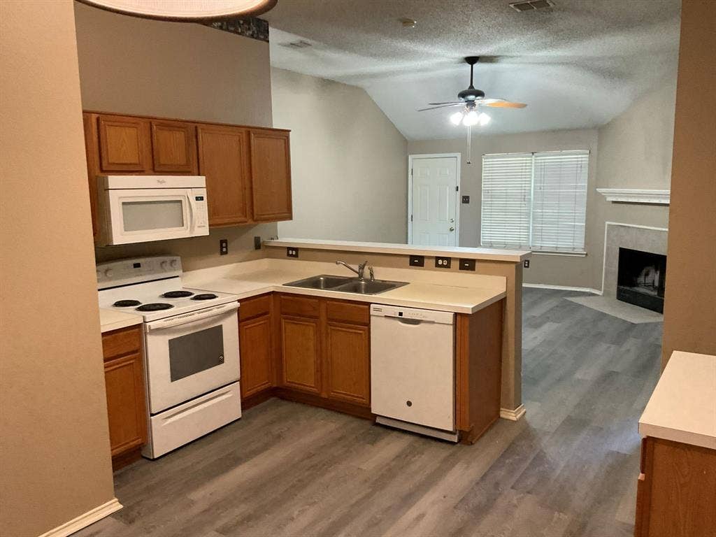 1001 Stockton Drive, Burleson, TX 76028 1001 Stockton Drive, Burleson, TX 76028