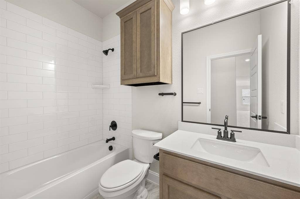 224 Mountain Laurel Drive, Waxahachie, TX 75165 DFW-Myrtle Creek-Concept 3473-224 Mountain Laurel Drive-Bathroom-Risewell Homes-3