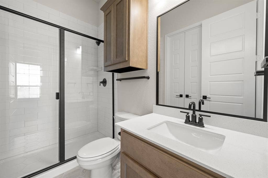 224 Mountain Laurel Drive, Waxahachie, TX 75165 DFW-Myrtle Creek-Concept 3473-224 Mountain Laurel Drive-Bathroom-Risewell Homes-1