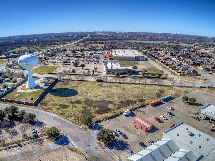 Property photo for 2501 Lakeview Parkway, Rowlett, TX