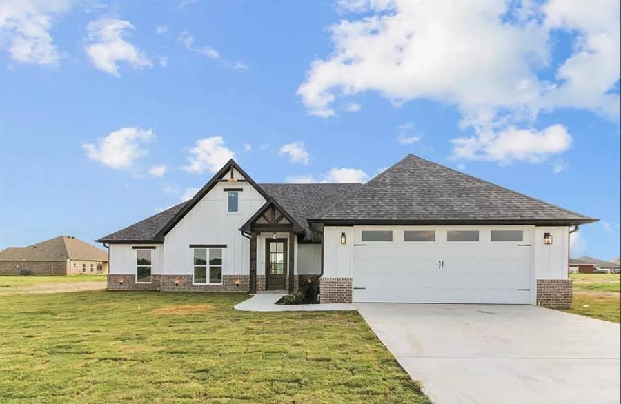 Property photo for 12316 Maplewood Drive, Lindale, TX