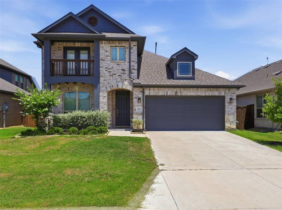 Property photo for 201 Sweetwater Drive, Commerce, TX