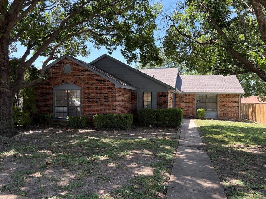 Property photo for 1362 Southridge Drive, Lancaster, TX