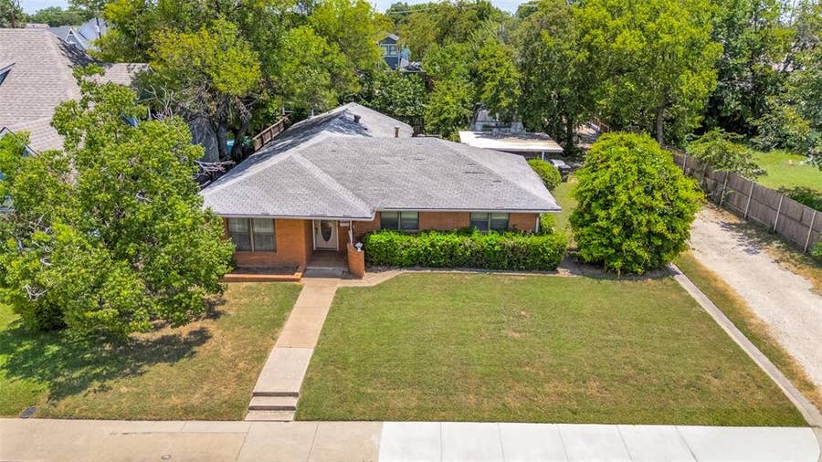 Property photo for 311 S Dooley Street, Grapevine, TX