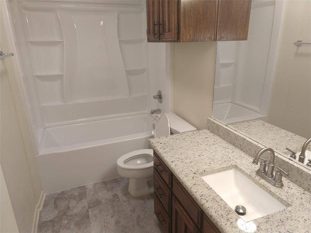 2110 Valleywood Drive, Arlington, TX 76013 2110 Valleywood Drive, Arlington, TX 76013