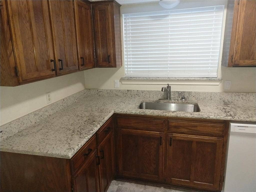 2110 Valleywood Drive, Arlington, TX 76013 2110 Valleywood Drive, Arlington, TX 76013