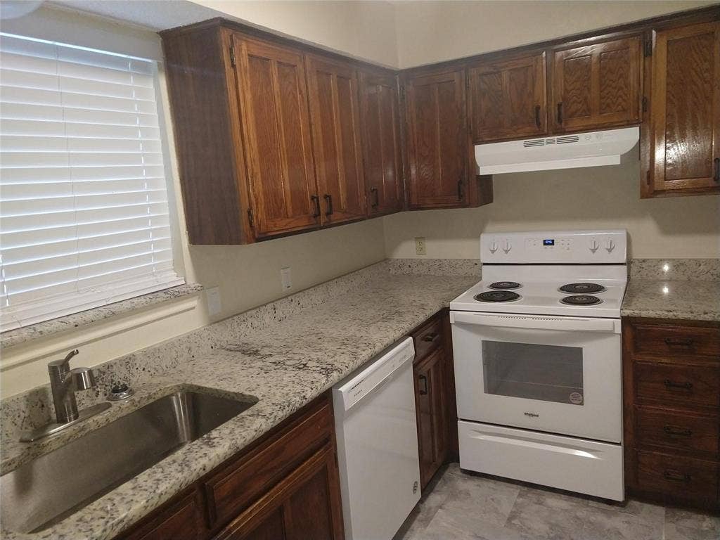 2110 Valleywood Drive, Arlington, TX 76013 2110 Valleywood Drive, Arlington, TX 76013