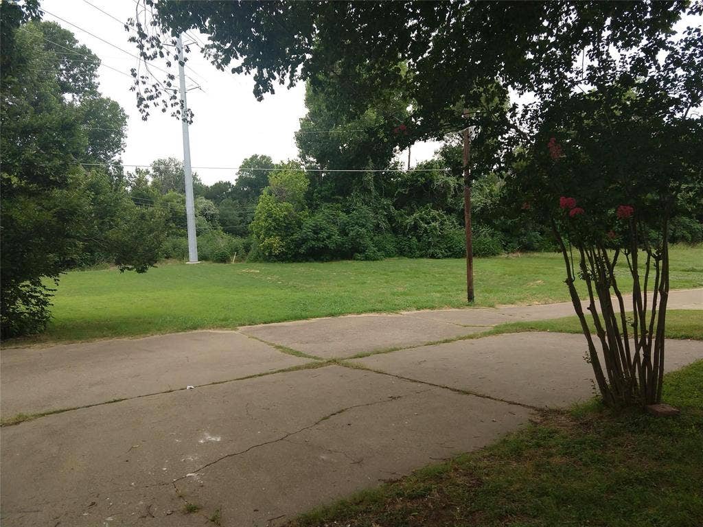 2110 Valleywood Drive, Arlington, TX 76013 2110 Valleywood Drive, Arlington, TX 76013