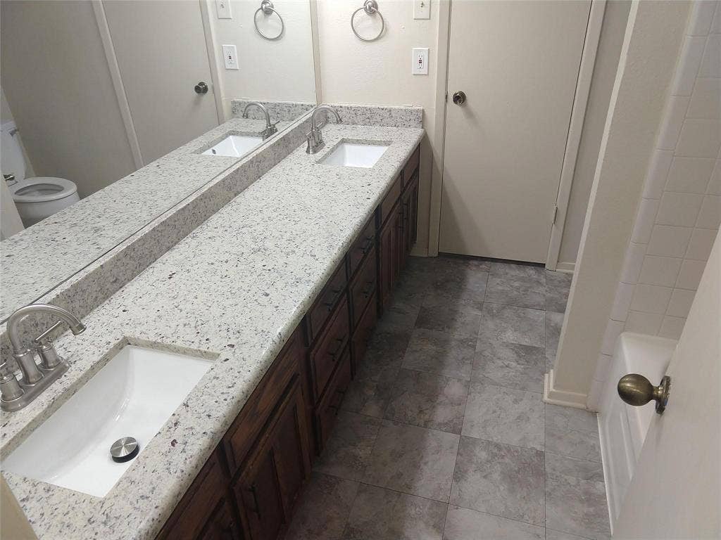 2110 Valleywood Drive, Arlington, TX 76013 2110 Valleywood Drive, Arlington, TX 76013