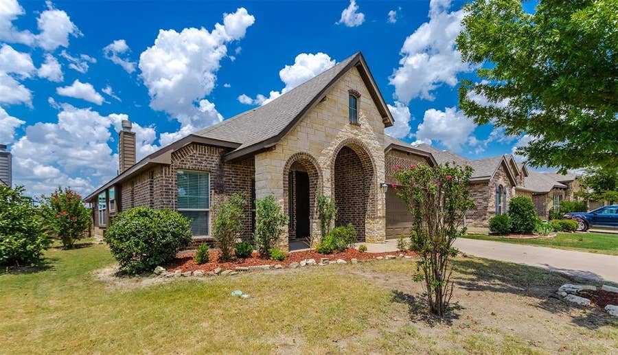 Property photo for 225 Dakota Drive, Waxahachie, TX