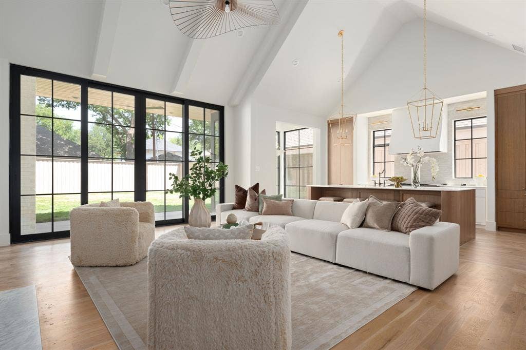 9027 Daytonia Avenue, Dallas, TX 75218 9027 Daytonia Avenue, Dallas, TX 75218