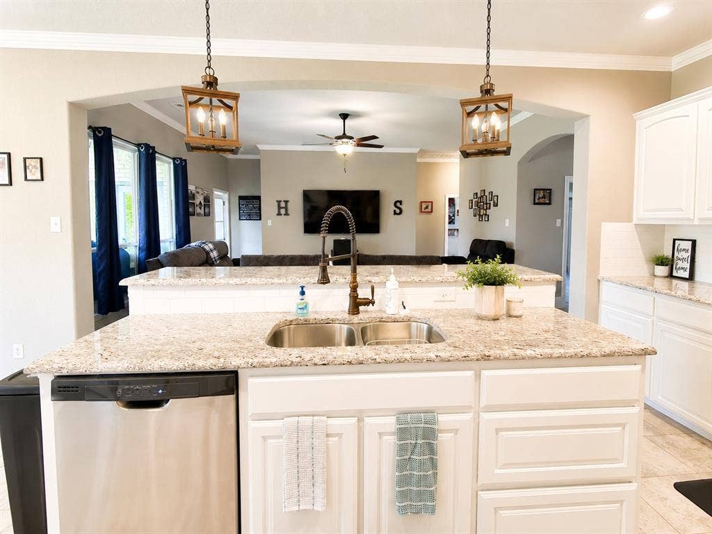 305 Paloma Street, Weatherford, TX 76087 305 Paloma Street, Weatherford, TX 76087