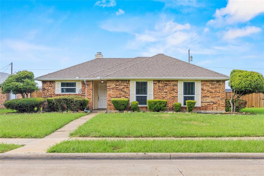 Property photo for 2217 Rockbluff Drive, Rowlett, TX