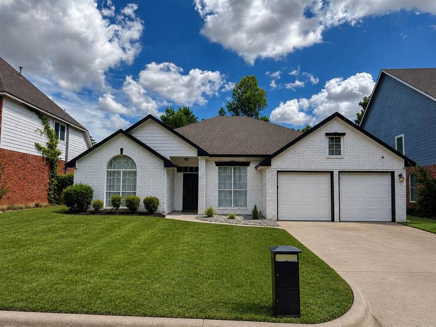 Property photo for 2202 S Branch Drive, Arlington, TX