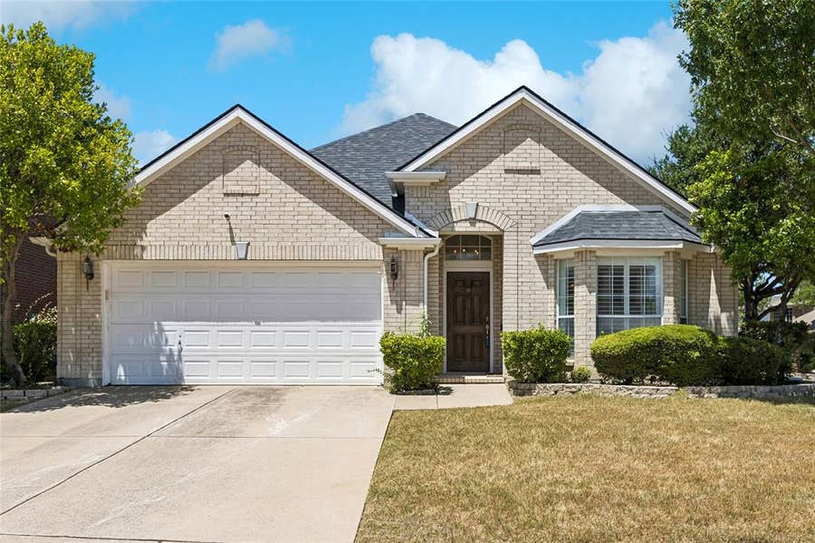 Property photo for 5787 Walnut Creek Drive, Fort Worth, TX