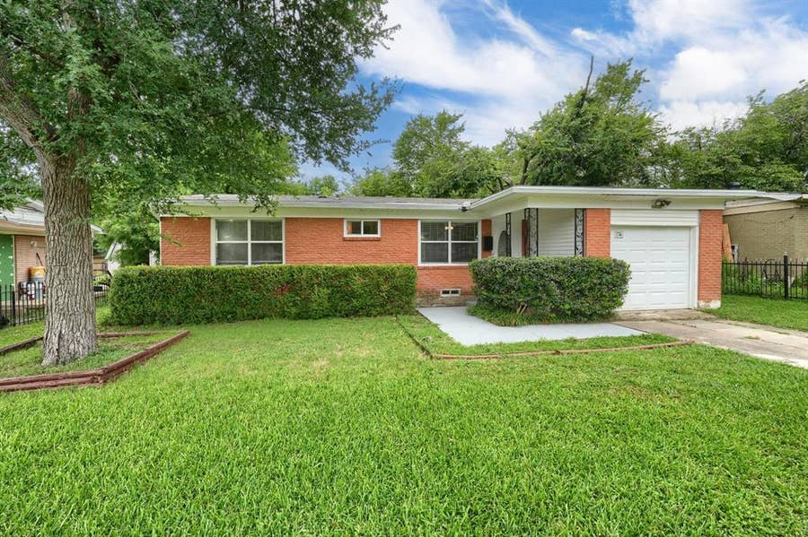 Property photo for 10628 Benbrook Drive, Dallas, TX