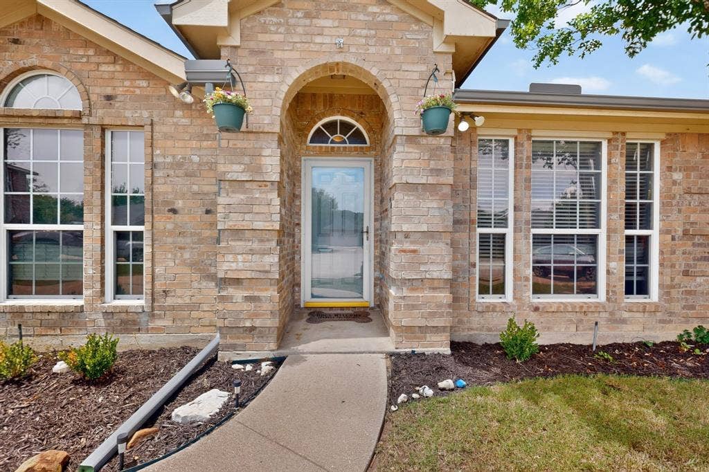 1012 Hidden View Court, Burleson, TX 76028 1012 Hidden View Court, Burleson, TX 76028