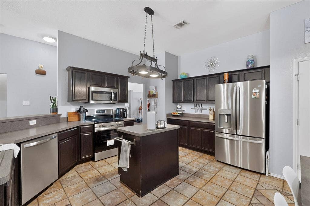 1012 Hidden View Court, Burleson, TX 76028 1012 Hidden View Court, Burleson, TX 76028