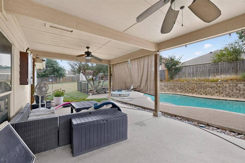 1012 Hidden View Court, Burleson, TX 76028 patio