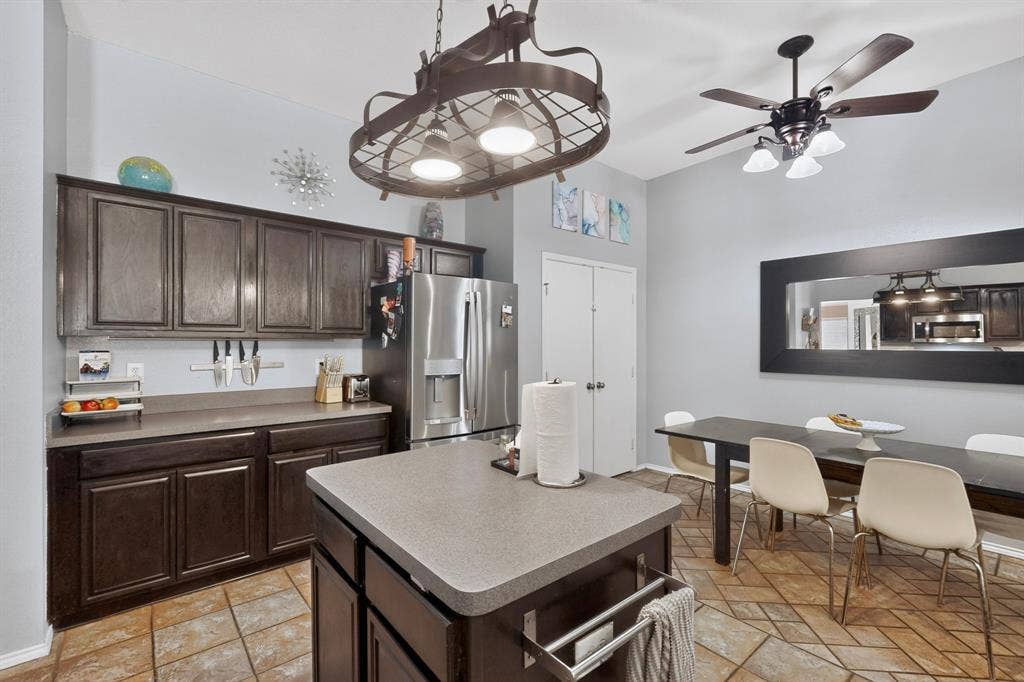 1012 Hidden View Court, Burleson, TX 76028 1012 Hidden View Court, Burleson, TX 76028