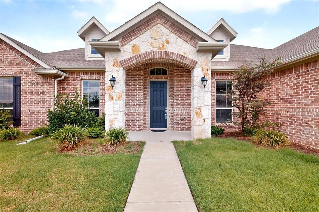 690 Serenity Lane, Red Oak, TX 75154 Stone Arch way as you enter