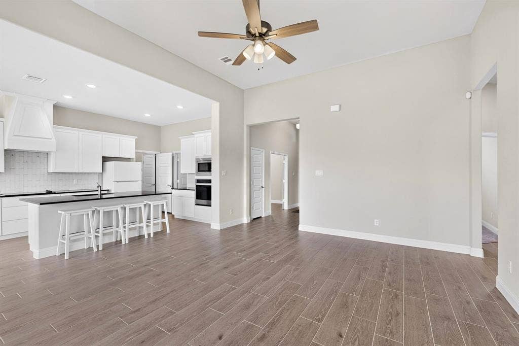 690 Serenity Lane, Red Oak, TX 75154 View to Kitchen
