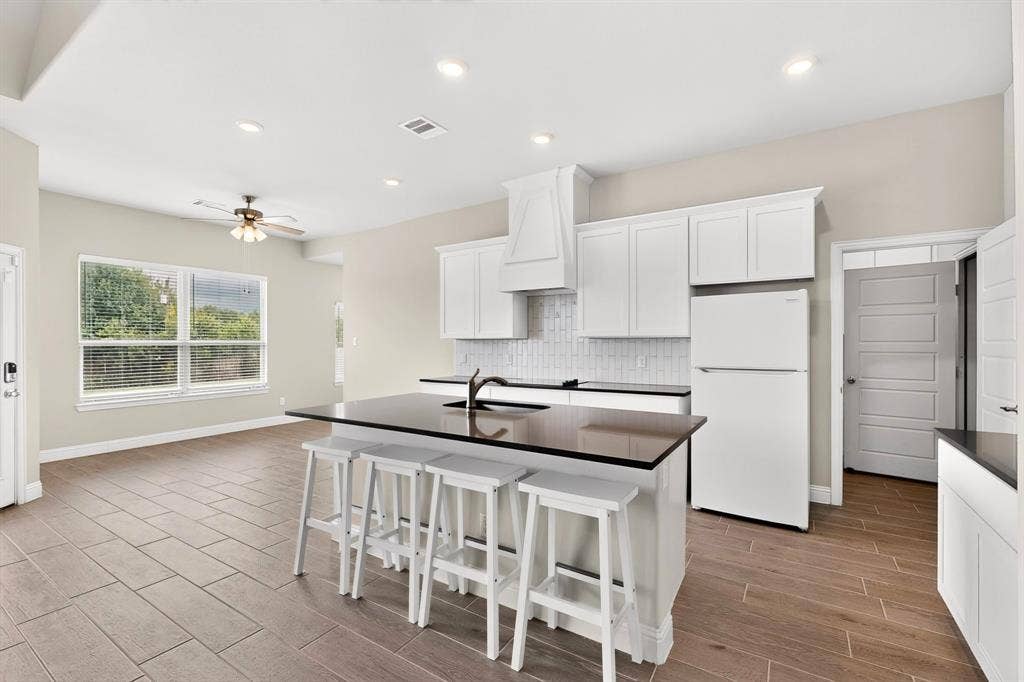 690 Serenity Lane, Red Oak, TX 75154 Note lots of counter space and cabinets