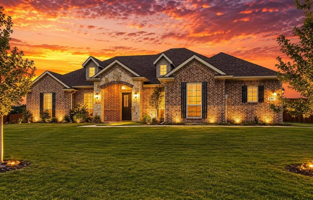 690 Serenity Lane, Red Oak, TX 75154 690 Serenity Lane Red Oak TX Four bedrooms two bathrooms three car garage