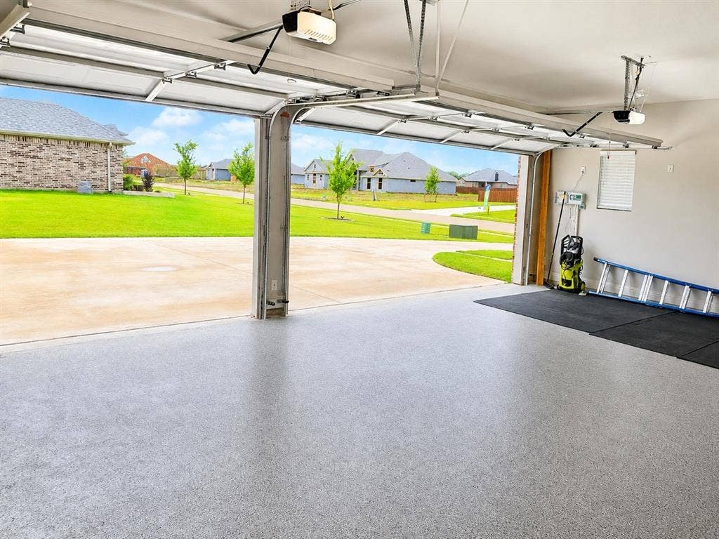 690 Serenity Lane, Red Oak, TX 75154 3 car garage