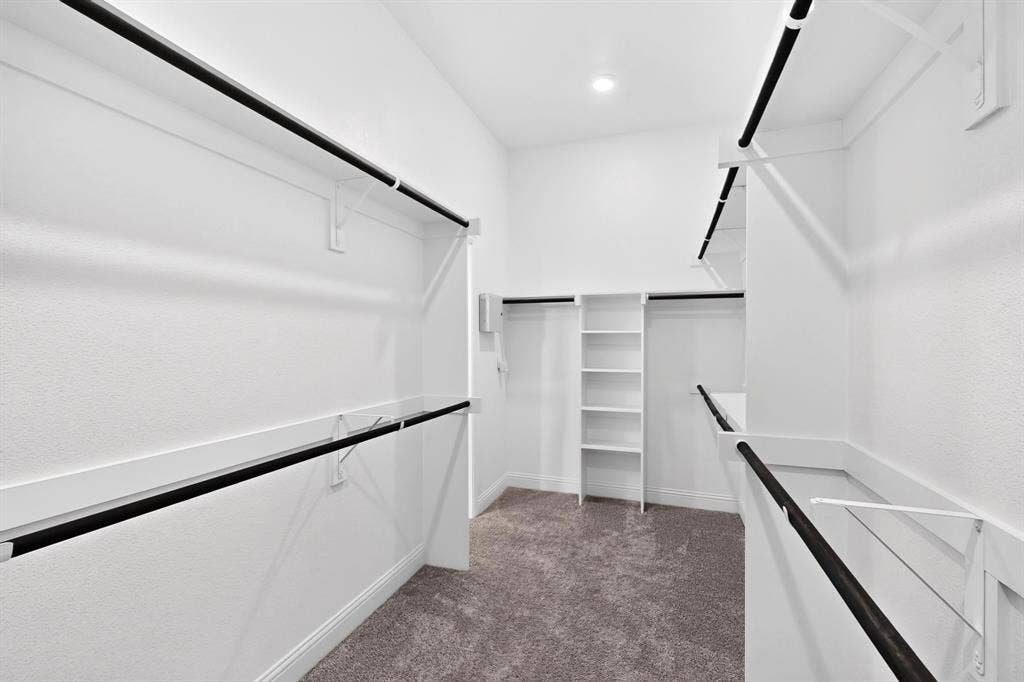 690 Serenity Lane, Red Oak, TX 75154 Huge primary closet