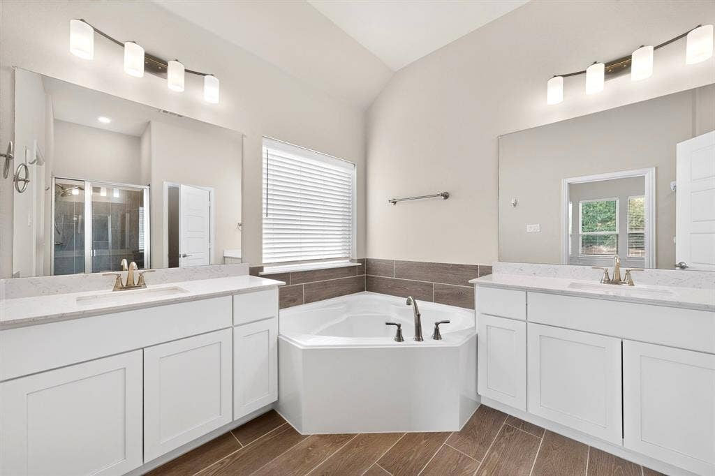 690 Serenity Lane, Red Oak, TX 75154 Separate vanities