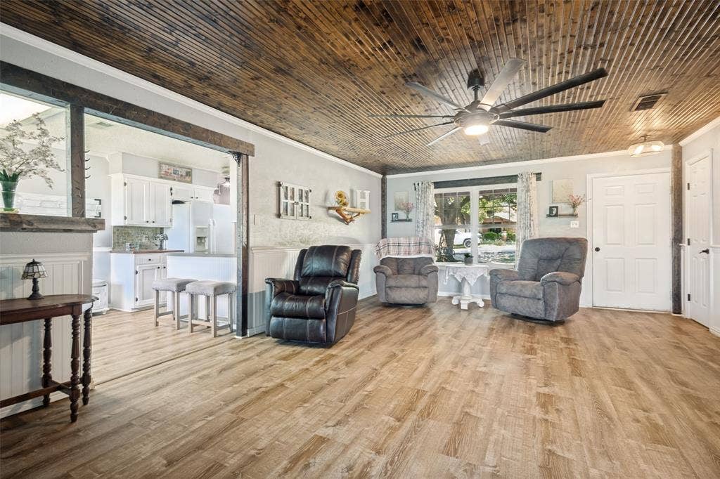 906 Clearview Street, Krum, TX 76249 906 Clearview Street, Krum, TX 76249
